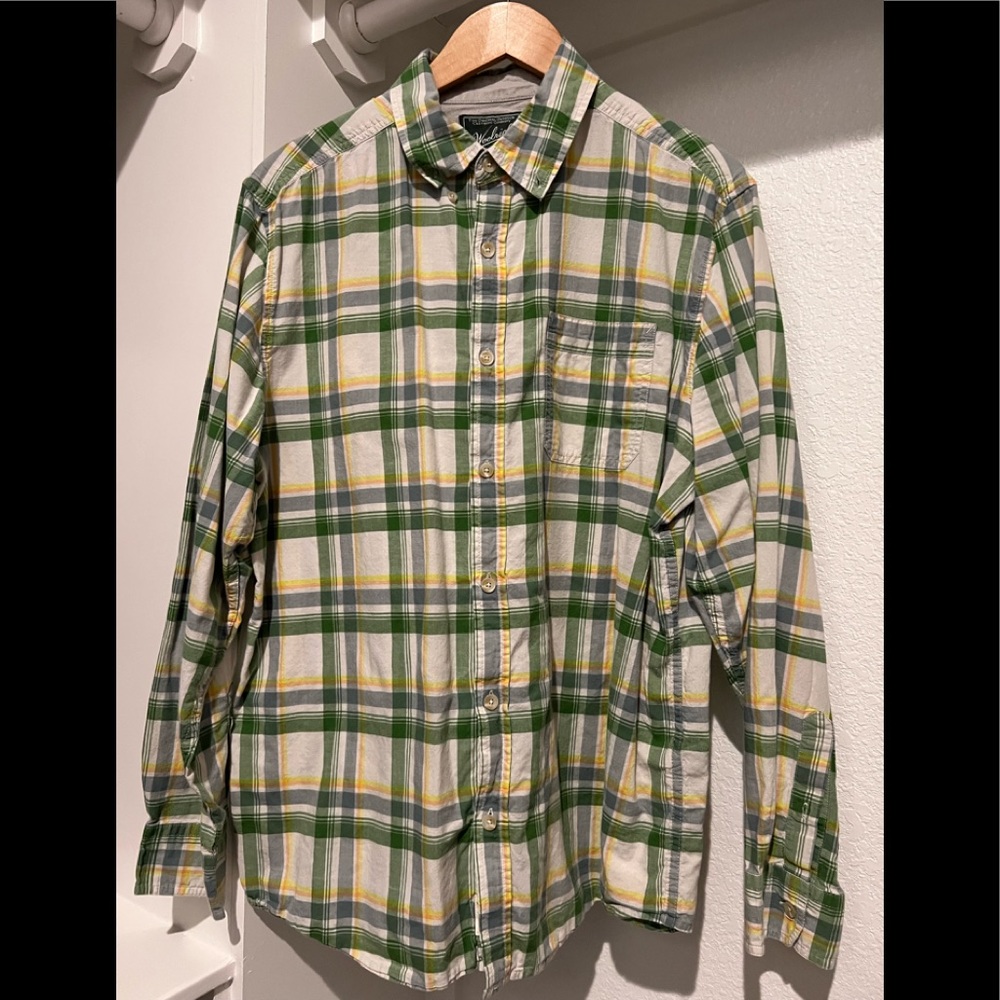 Large Woolrich long sleeve casual plaid shirt.